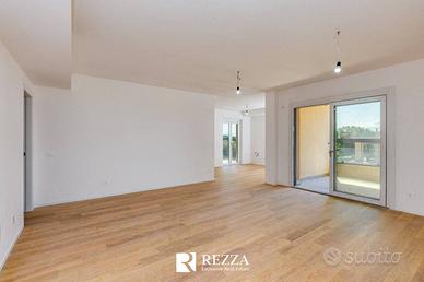 Appartamento di 177 m² con 4 locali e box auto a R