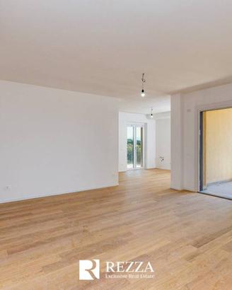 Appartamento di 177 m² con 4 locali e box auto a R