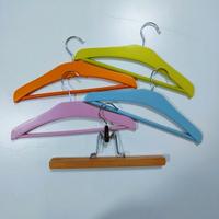 Lotto 18 grucce legno plastica appendiabiti