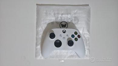 Joystick Xbox e cuffie Hyperx Cloudx stringer core