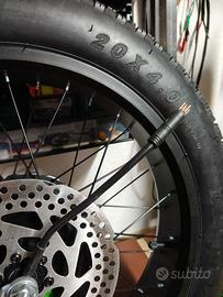 Bici elettrica.Motore posteriore