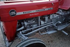 Trattore massey ferguson 135