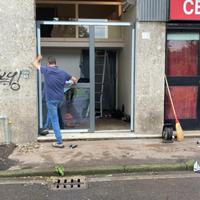 Serramento vetrina negozio una luce