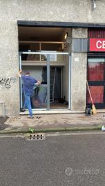 Serramento vetrina negozio una luce