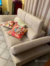 Divano a tre posti con sedute allungabili