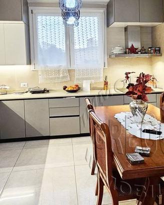 Appartamento di 102 m² con più di 5 locali a Porto