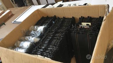 Pista macchine con curve rettilinii e paraboliche