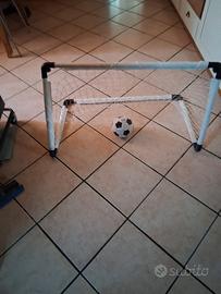 porta da calcio con palla 