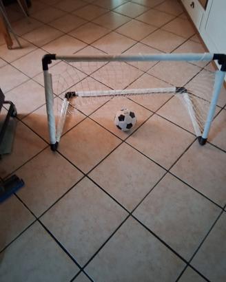 porta da calcio con palla 