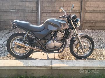 Honda CB pc 32 Cafe Racer