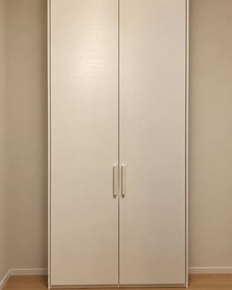 Armadio 2 ante bianco – H 256 cm – €100