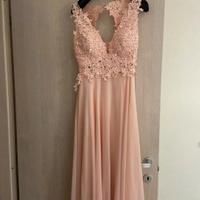 Abito elegante con pizzo  con stola rosa