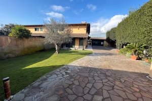 Villa di 80 m² con 3 locali e box auto doppio a Fi