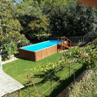 Piscina fuori terra in legno con scaletta