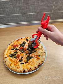 Tagliapizza “Pizza Peddler” con scimmietta