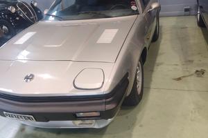 TRIUMPH TR 7