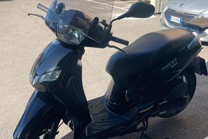 Scooter Peugeot Tweet 125