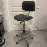 Sgabello professionale  in pelle