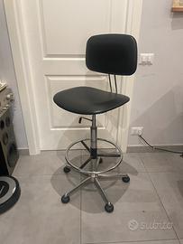 Sgabello professionale  in pelle