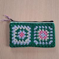 Astuccio all'uncinetto mattonella granny