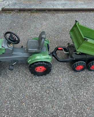 Trattore a pedali con rimorchio