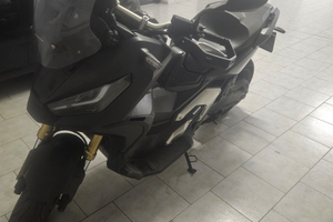 Xadv 750