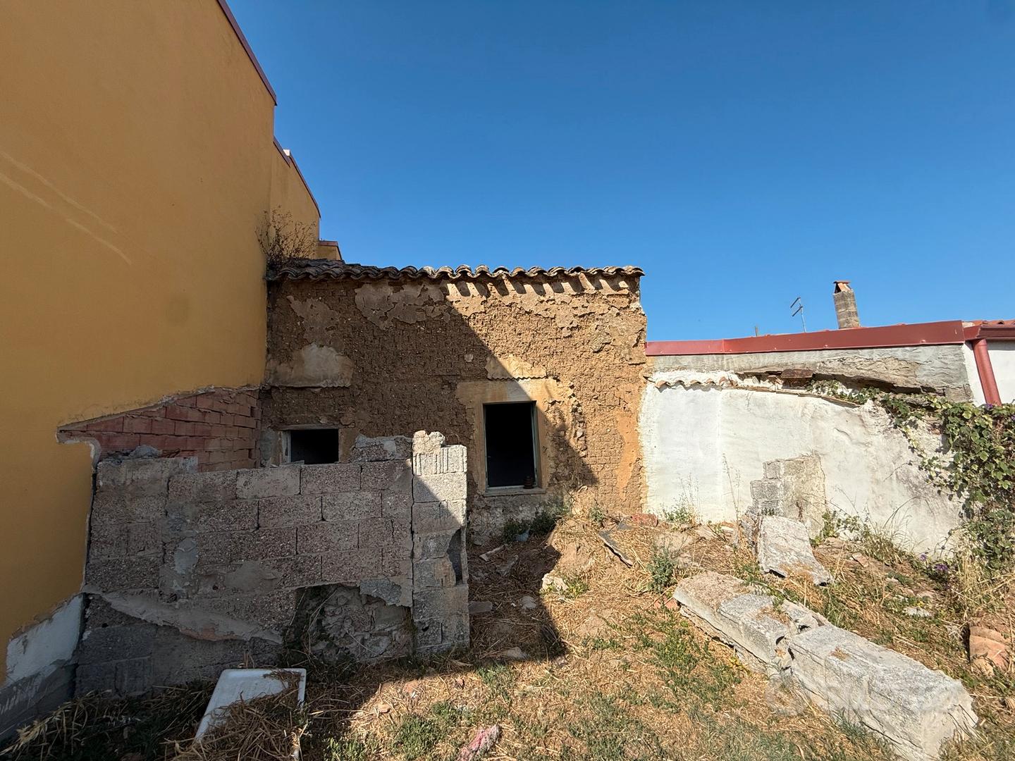 Rudere con Terreno edificabile di 590 mq a Musei - Vista 2