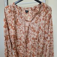 Maglie camicie e pantaloni stock 3