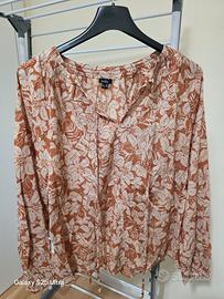 Maglie camicie e pantaloni stock 4