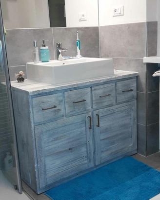 bagno in legno vecchio 2 ante 3 cassetti laccato