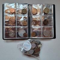 60 monete mondiali in album raccoglitore diverse