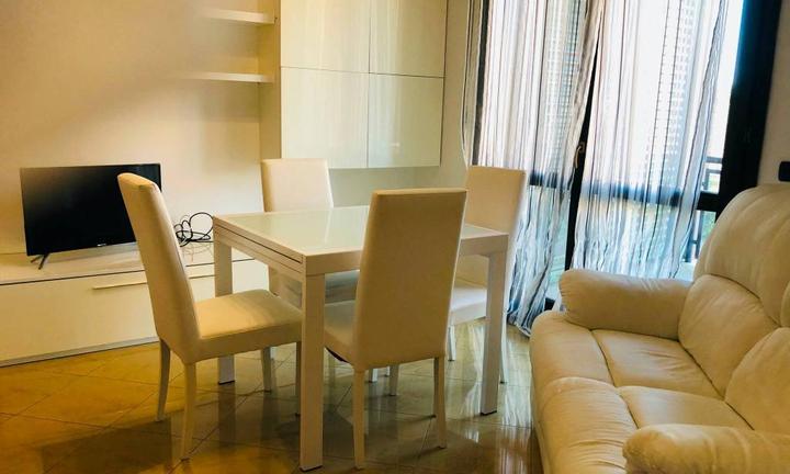 Pomezia grazioso bilocale arredato contrato transi