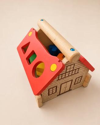 Casetta in Legno con 6 Incastri – Gioco Educativo