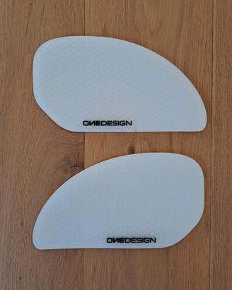 Onedesign -  Paraserbatoio laterale trasparente
