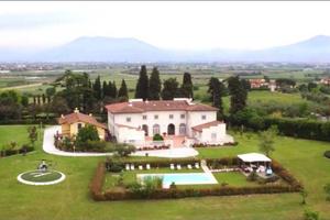 Casa indipendente di 1078 m² con più di 5 locali a