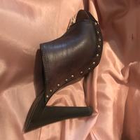 Sandali di pelle con borchie