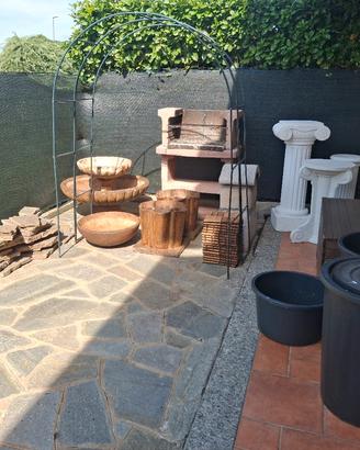 arredi giardino barbecue vasi decespugliatore  