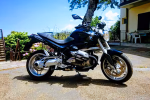 GIOIELLO!!!!   BMW r1200r Da vedere.