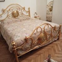 Letto matrimoniale in ottone dorato