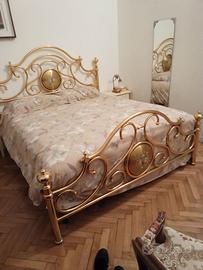 Letto matrimoniale in ottone dorato