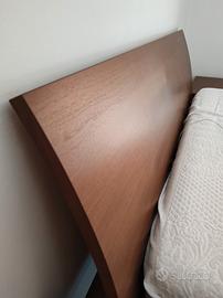 Letto matrimoniale 210 cm, comodini e settimanali