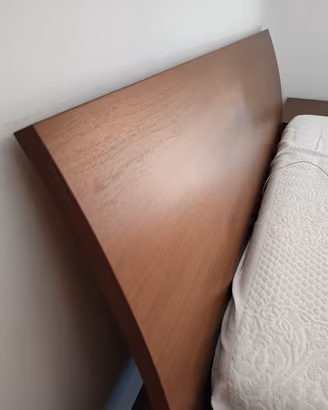 Letto matrimoniale 210 cm, comodini e settimanali