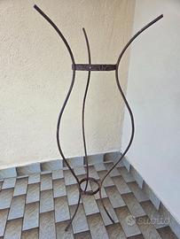 Base antica in ferro battuto