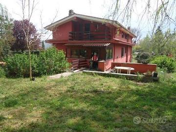 Villa trilivello bifamiliare + terreno