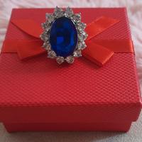 Elegante anello di stroili pietra blu Royale