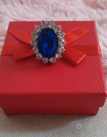Elegante anello di stroili pietra blu Royale