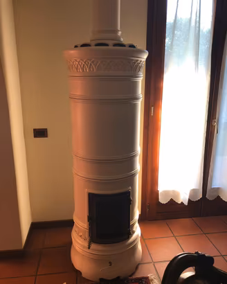 Stufa a legna in ceramica La Castellamonte 10 kW