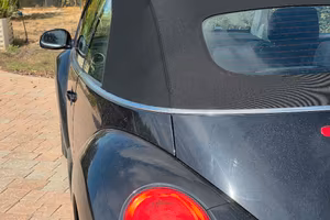 VW New Beetle Cabrio 1.9 TDI 105 CV nera