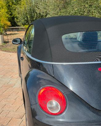 VW New Beetle Cabrio 1.9 TDI 105 CV nera