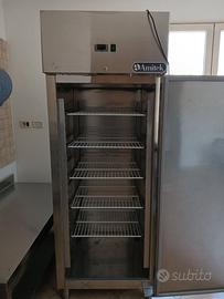 congelatore 700 litri
